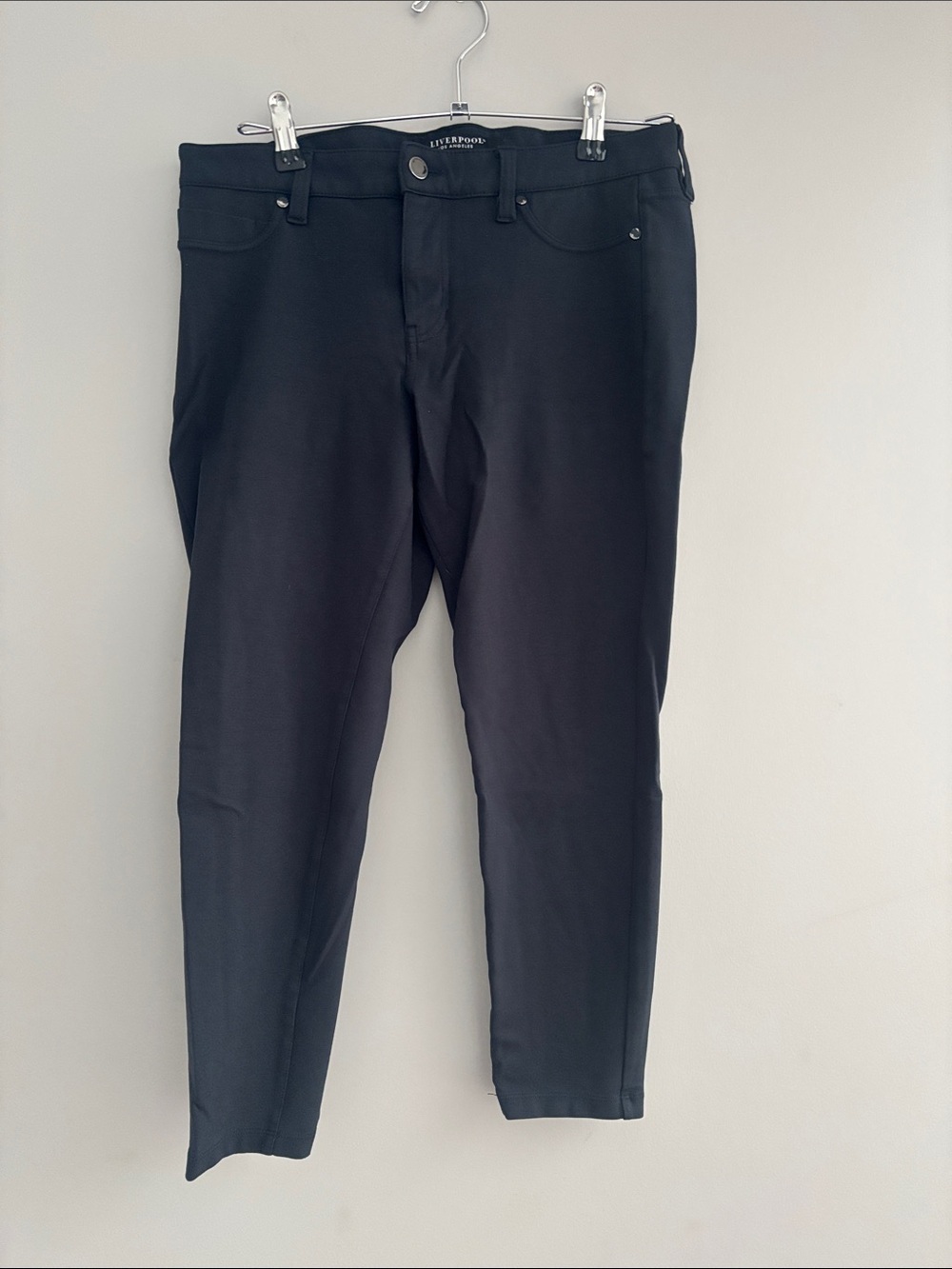 Liverpool Black Slim Crop Capris